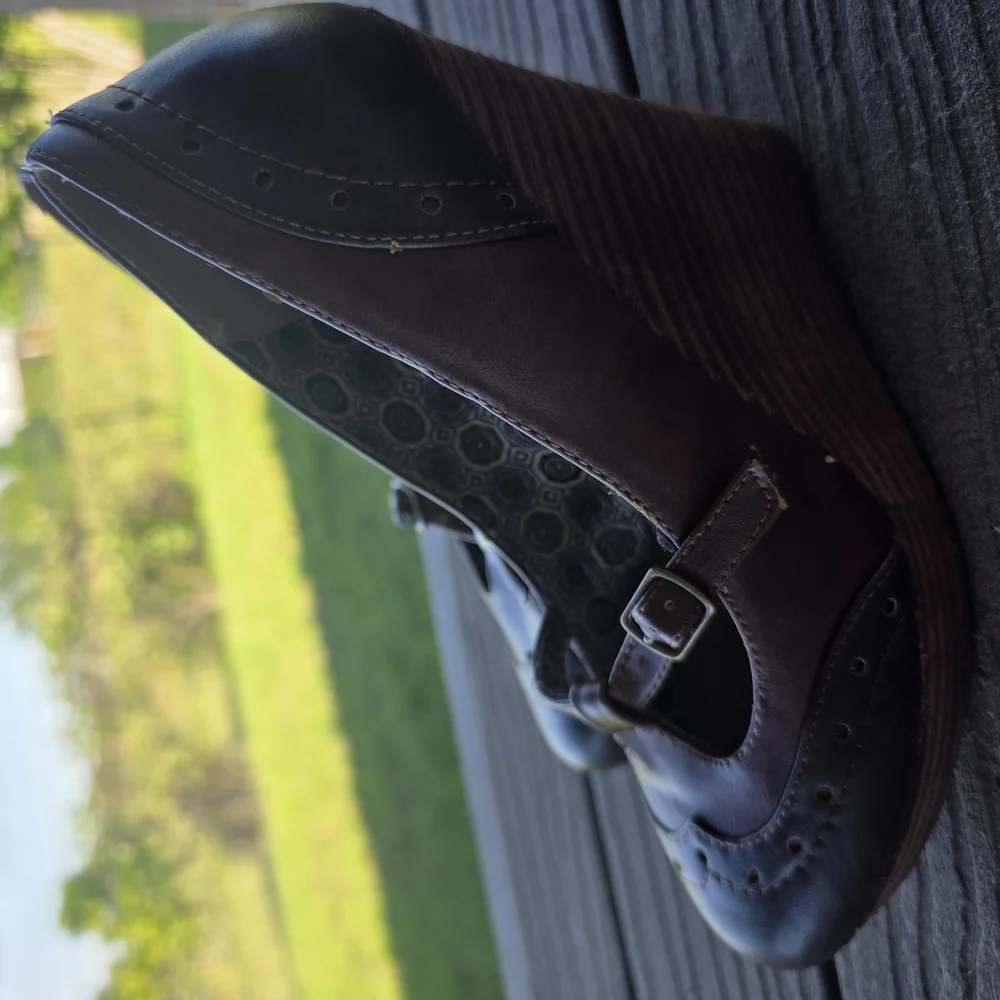 Elegant Brown Wedge Shoes - Picture 6 of 6